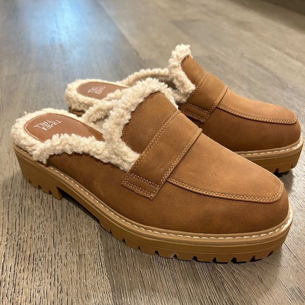 TIME AND TRU Slip on loafers! Size 8